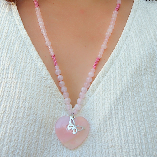 Collier Quartz Rose AA/A+ macramé artisanal – pendentif Papillon
